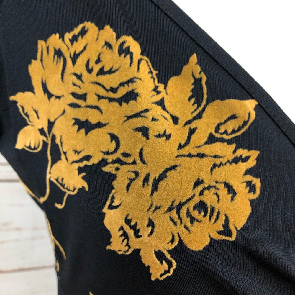 Louie et Lucie Retro Velvet Floral Surplice Dress - Picture 3 of 9